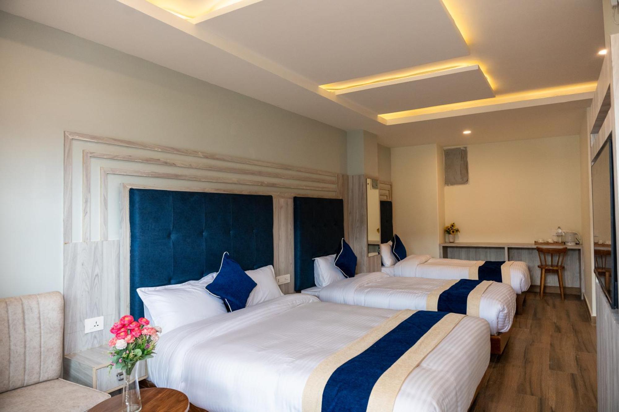 Hotel Adam Покхара Экстерьер фото