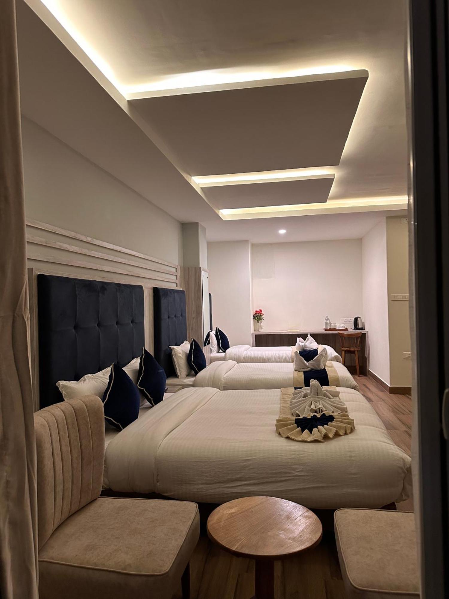 Hotel Adam Покхара Экстерьер фото