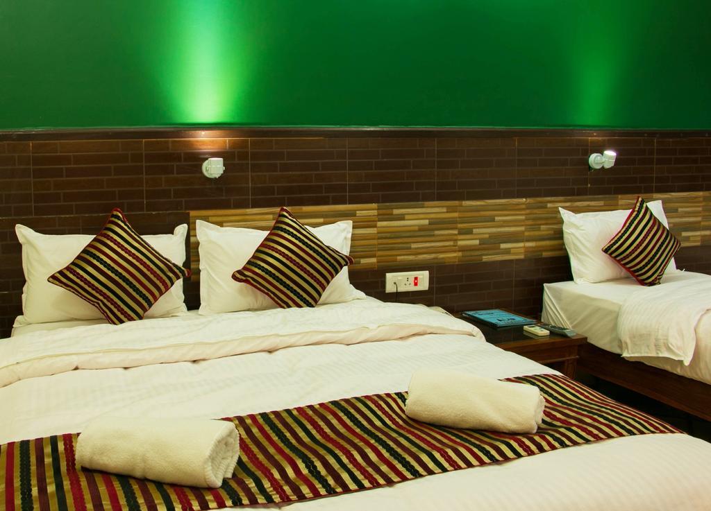Hotel Adam Покхара Экстерьер фото