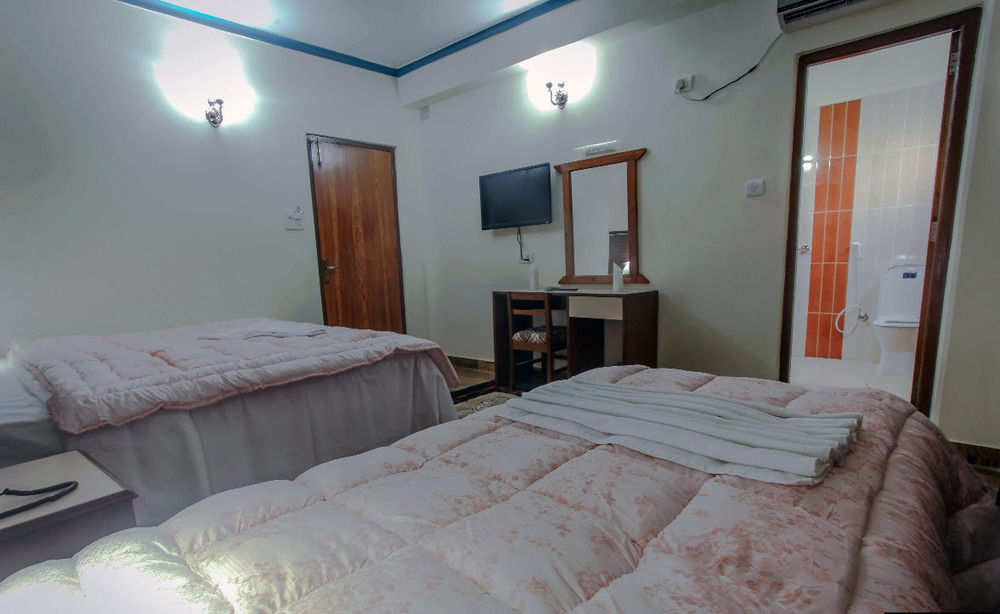 Hotel Adam Покхара Экстерьер фото