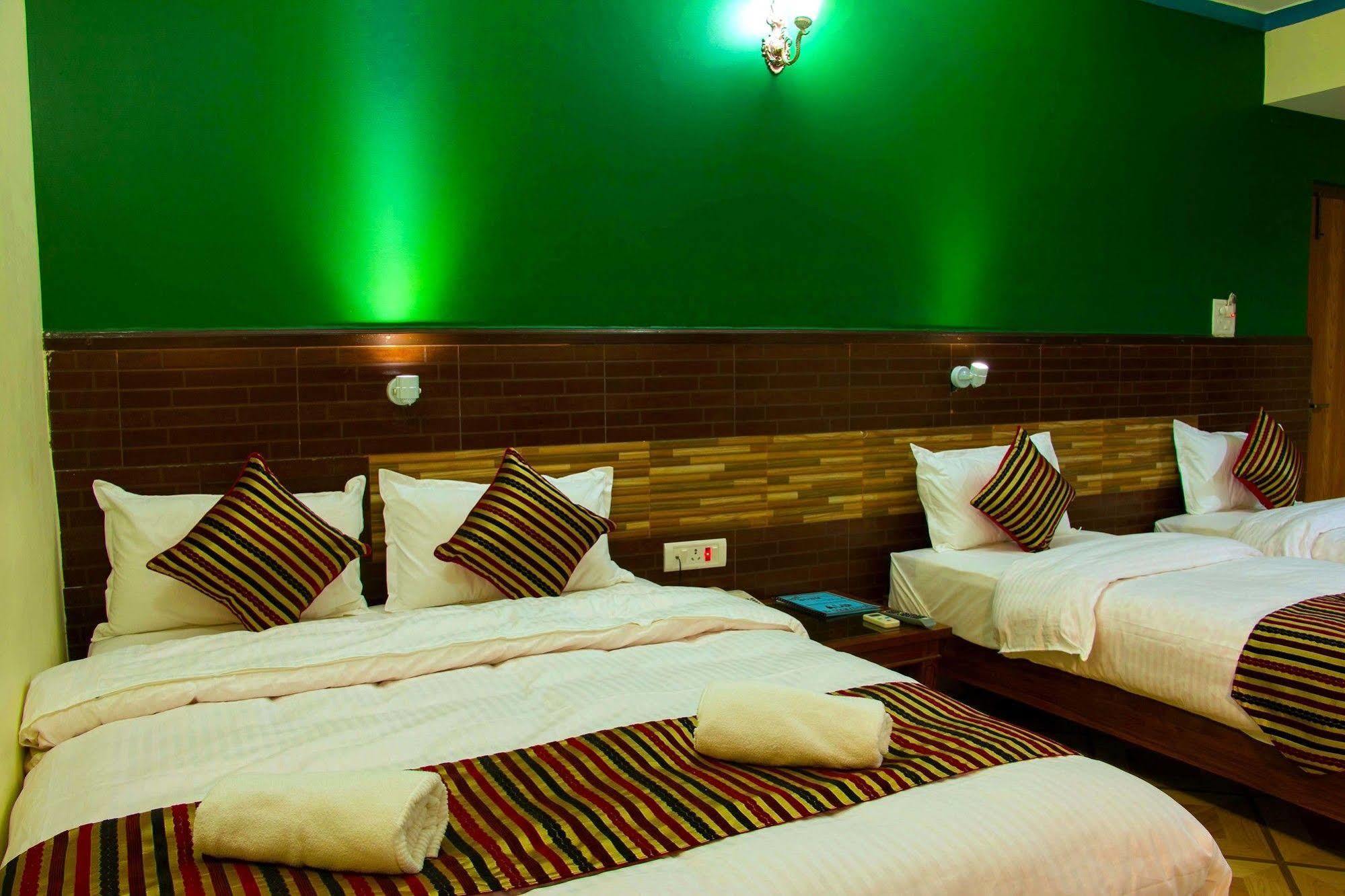 Hotel Adam Покхара Экстерьер фото